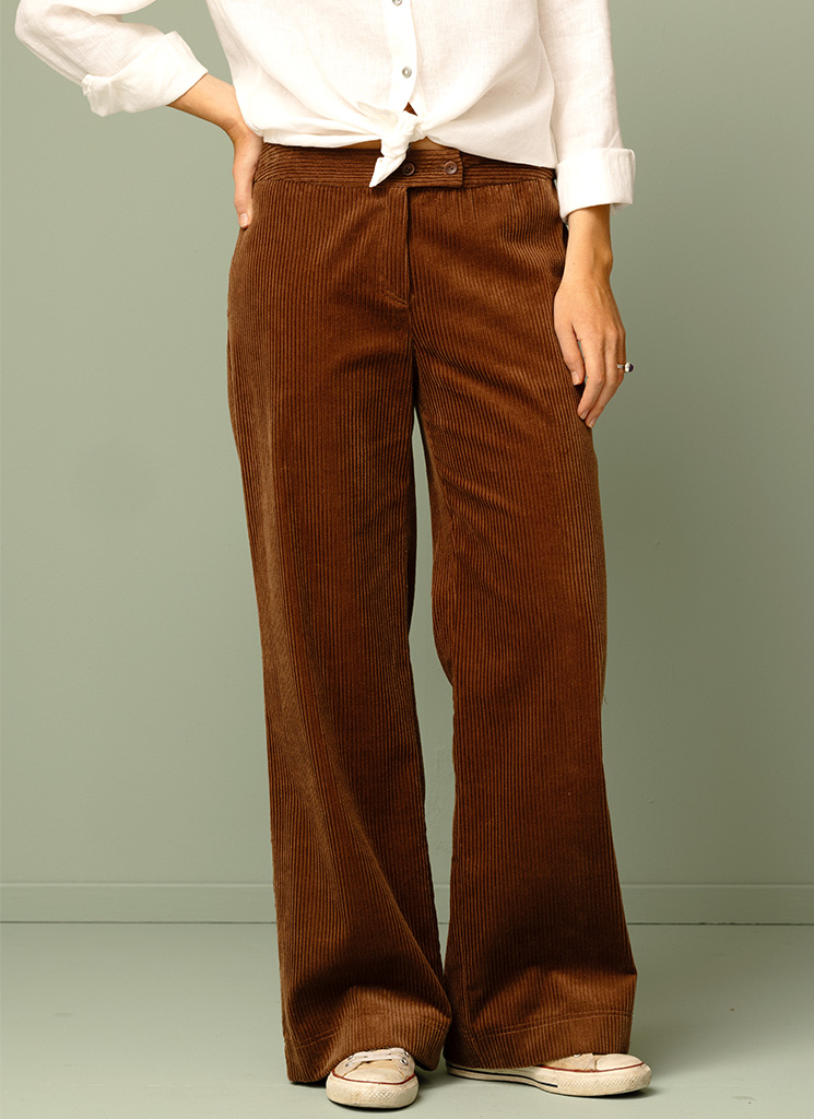 Brun vid manchesterbyxa. Vid byxa i manchester. K&US Kandus damkläder kvinna svensk design Stockholm Södermalm