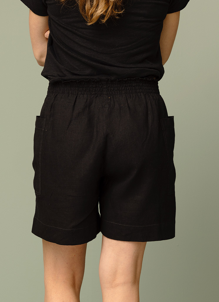 BLINCA linneshorts Svart