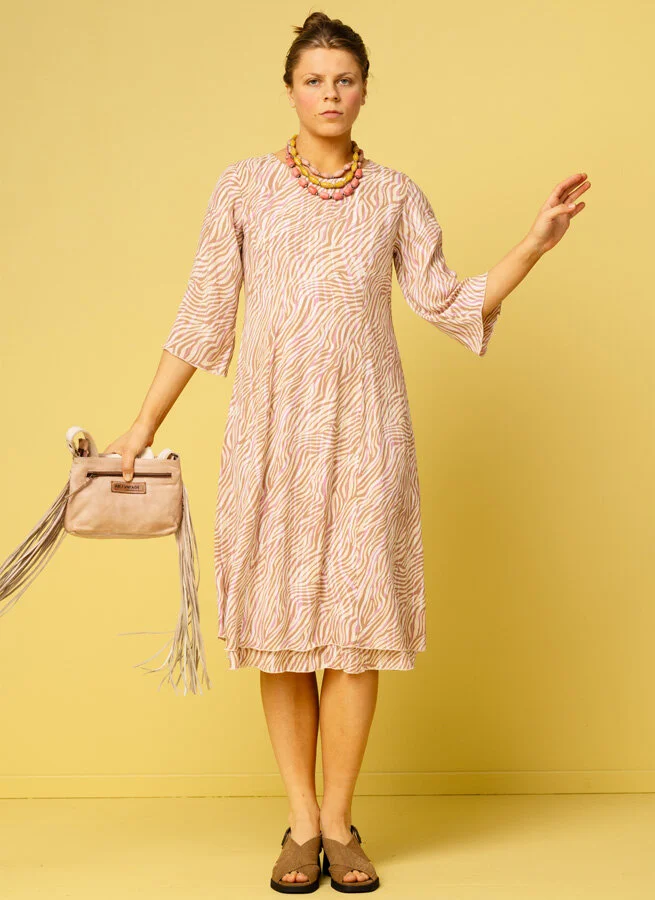 BRAVO viskosklänning Zebra