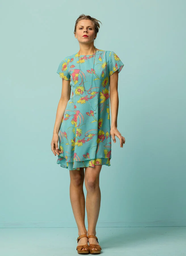 DOLLY viskosklänning Turkosblommig