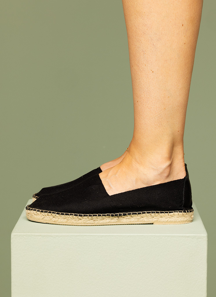 Svarta espadrillos tyg