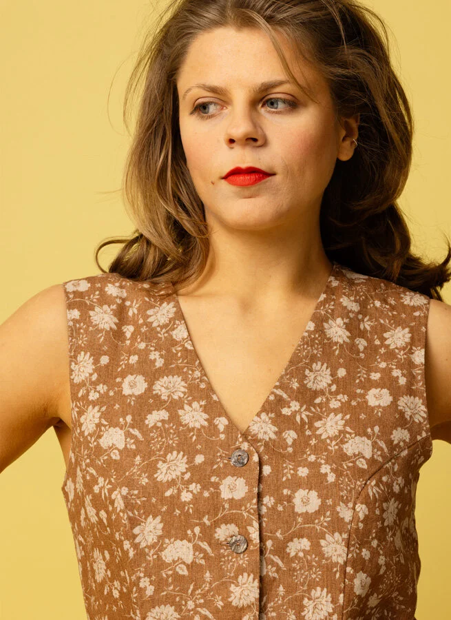 LIV linneklänning Nougatblomma