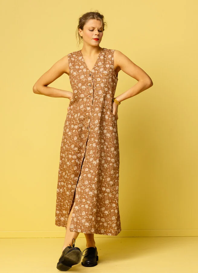 LIV linneklänning Nougatblomma