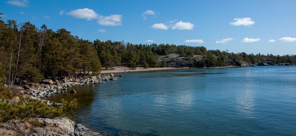 Längst ut på Ingarö ligger naturreservatet Björnö med Stockholms kanske finaste strand