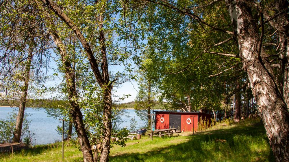 Ett lämpligt ställe att rasta på längs Låssaleden är Hebboviken