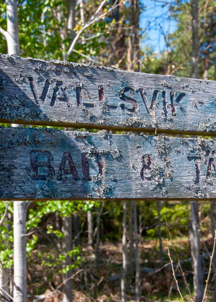 I Vållsvik längs med Låssaleden finns badmöjligheter