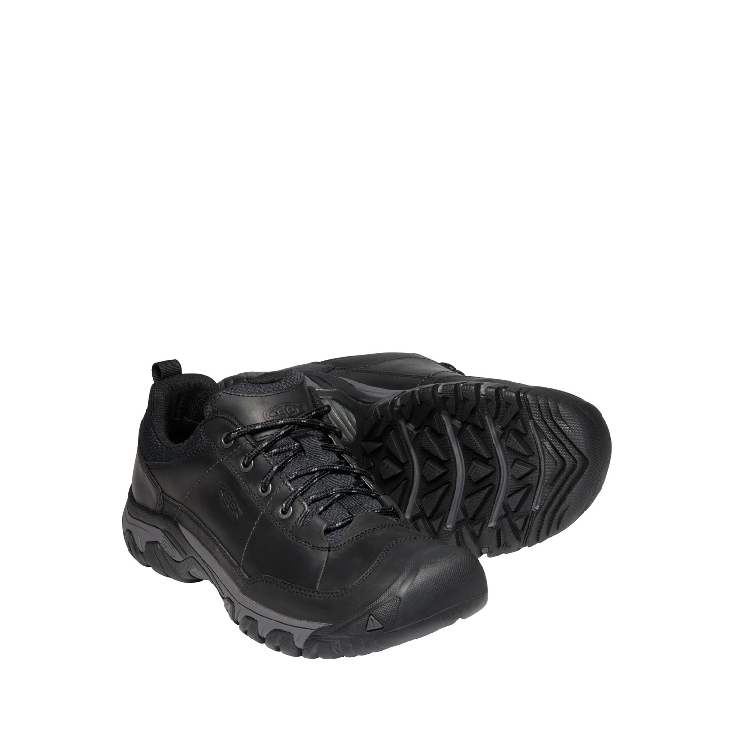 Ett par av den svarta, breda promenadskon Keen M Targhee III Oxford för herrar. Läder och nylon.