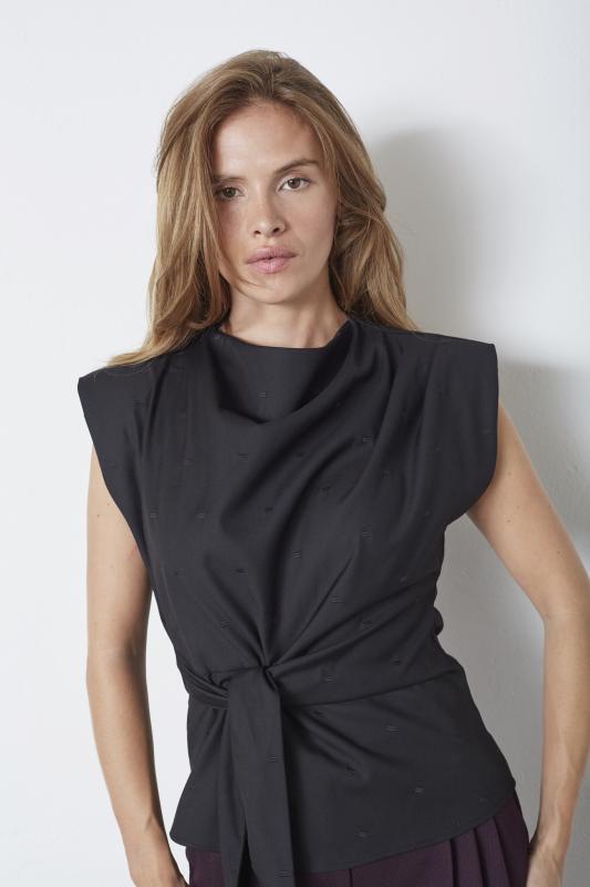 SAGACC PLEAT TOP BLACK CO'COUTURE