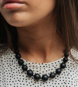 BIG BEAD NECKLACE BLACK BOW19