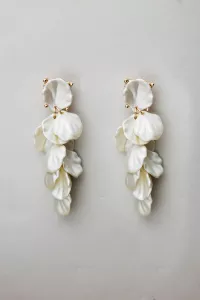 SHELL LEAF EARRINGS PEARL WHITE BOW19