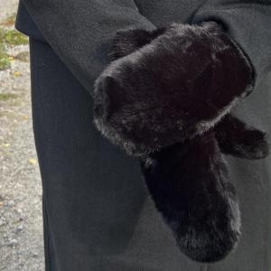 ISABELCC FUR MITTEN BLACK CO'COUTURE