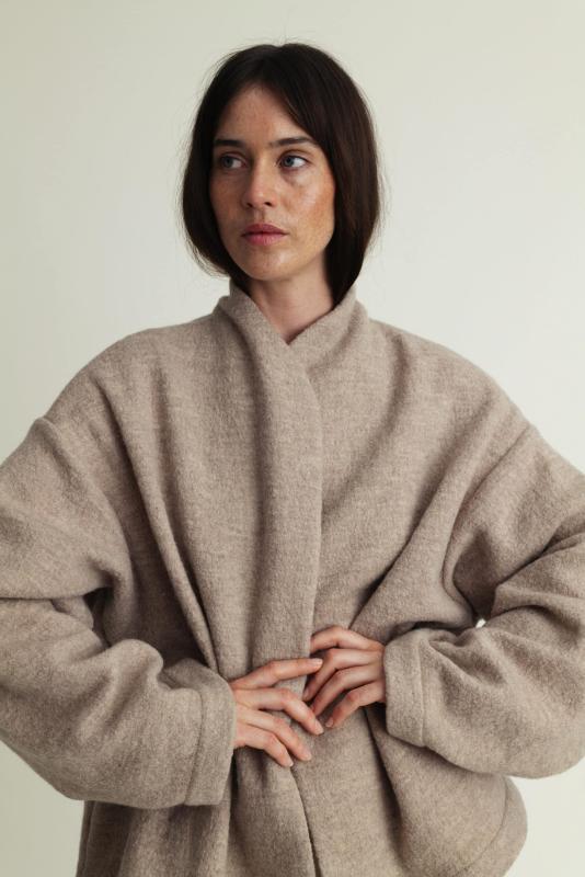 CAPE JACKET HEAVY KNIT OAT A PART OF THE ART