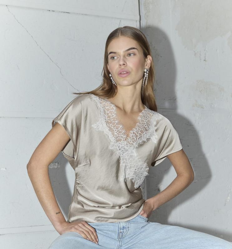 IDUNCC LACE SS BLOUSE BISQUIT CO'COUTURE