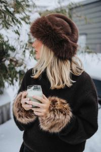 AMINA HAT BROWN BOW19