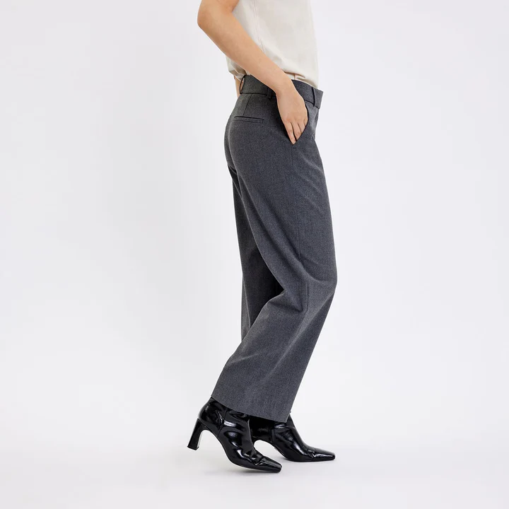 DENAFV ANKLE PANTS DARK GREY FIVE UNITS