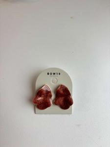 LIP MARBLE EARRINGS SMALL BRICK RED BOW19