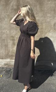 POPPYCC PLEAT DRESS DARK BROWN CO`COUTURE