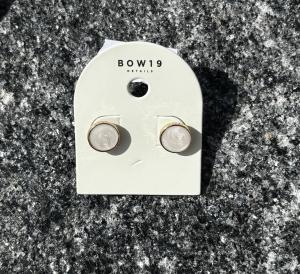 AVA PETITE PEARL STUDS GOLD W PEARL WHITE BOW19