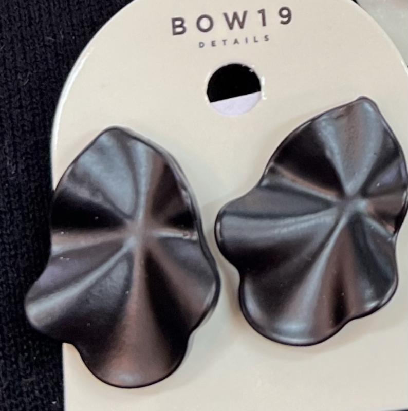 LIP EARRINGS BLACK PEARL S BOW19