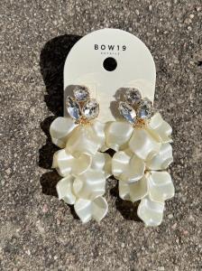 LEAF STONE EARRINGS OFFWHITE BOW19