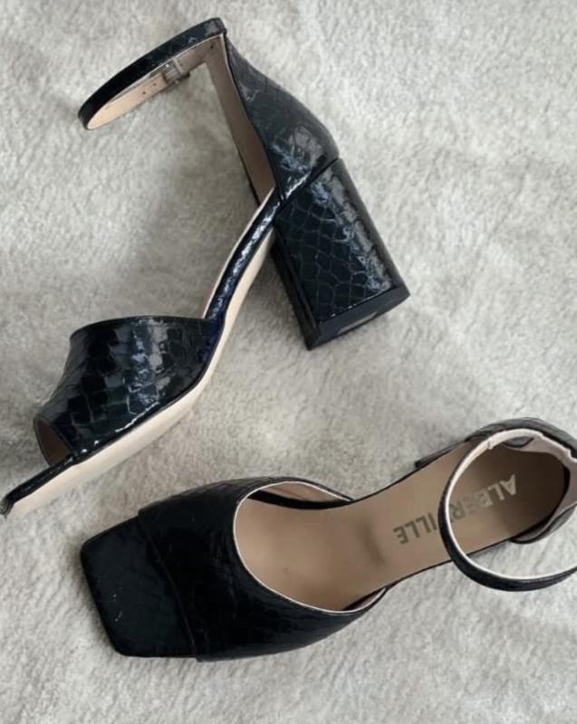 RIHANNA HEELS VIPERA NERO ALBERVILLE