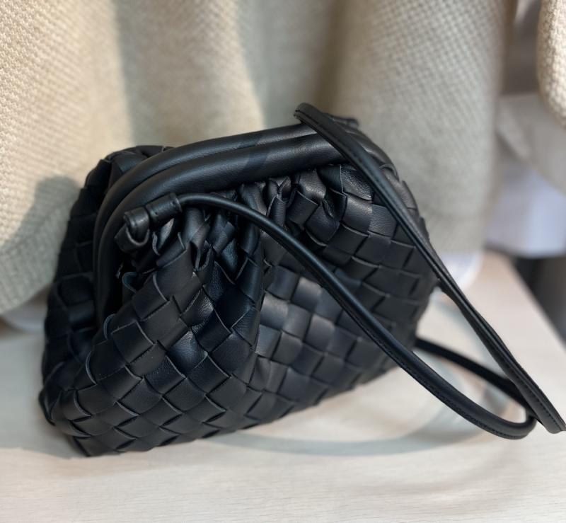 DUMPLING BAG BRAIDED BLACK BOW19