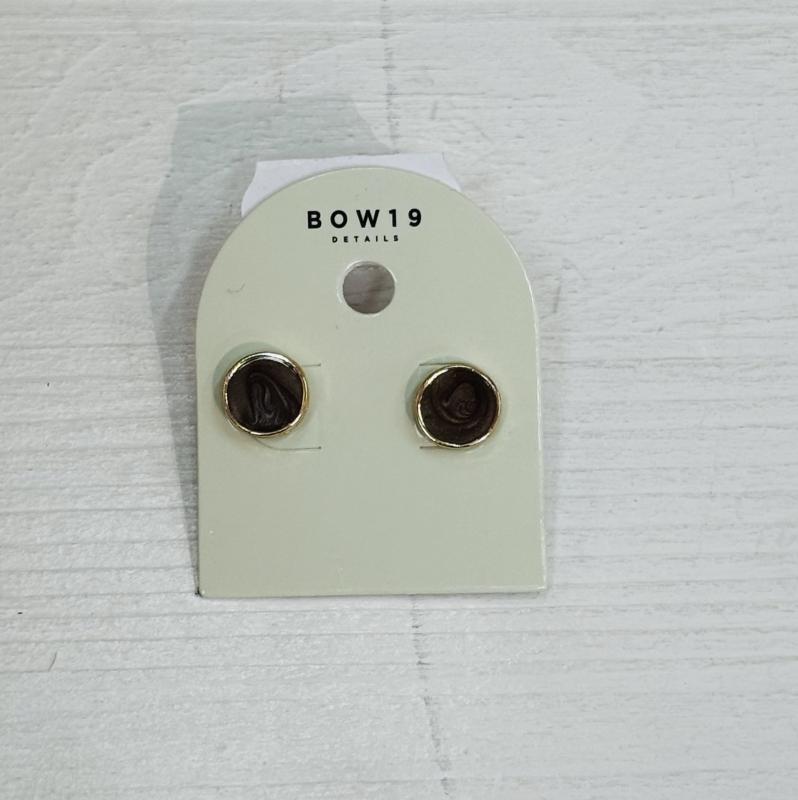 AVA PETITE PEARL STUDS GOLD W DARK BROWN BOW19