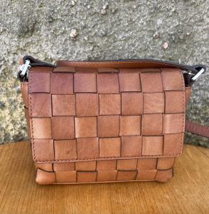 LARA SHOULDERBAG TAN SADDLER