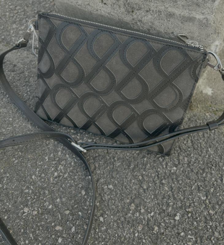 ELLEN SHOULDERBAG BLACK/SMOK SADDLER