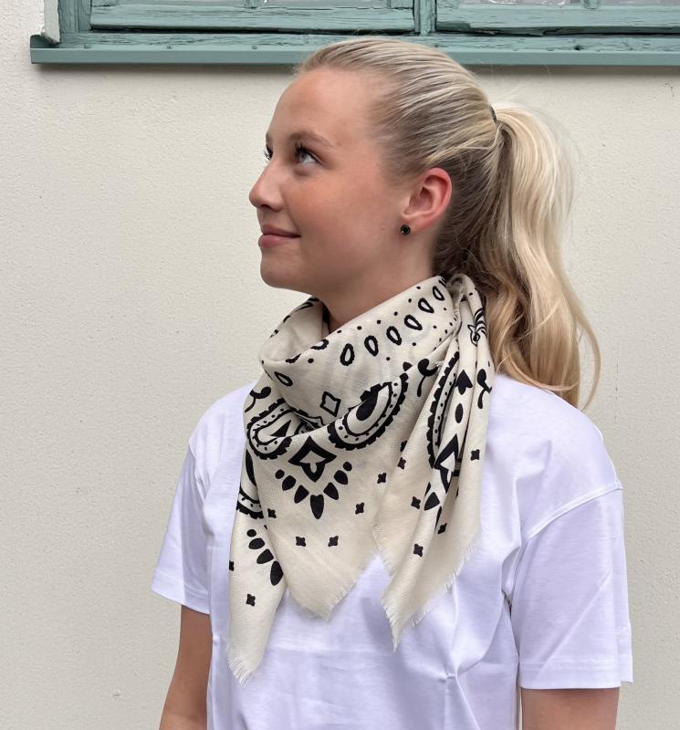PAISLEY BIG SCARF CREME BOW19