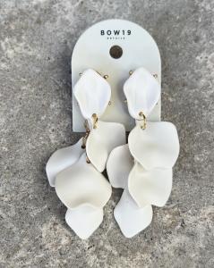 LEAF EARRINGS MAT WHITE BOW19