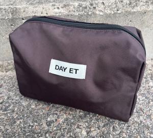DAY GWENETH RE-S WASHBAG S CHOCOLATE PLUM DAY ET