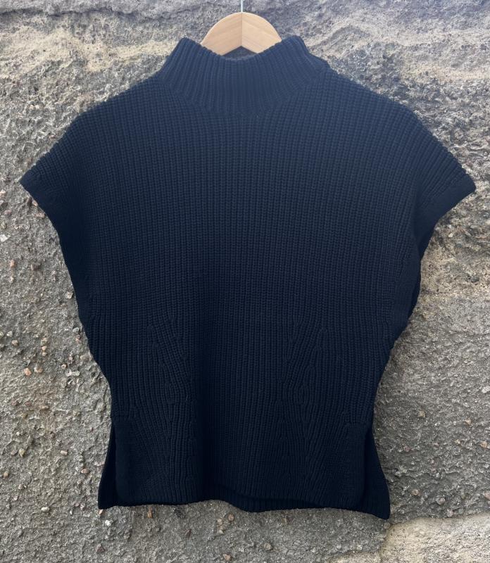 MMBIOLA BINE KNIT VEST BLACK MOSMOSH