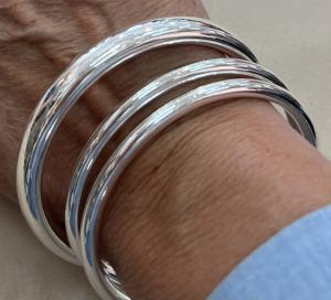 BANGLE SET OF SILVER BOW19