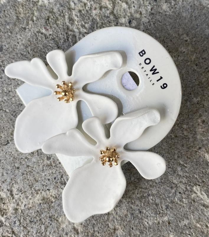 FLOWER EARRINGS WHITE BOW19