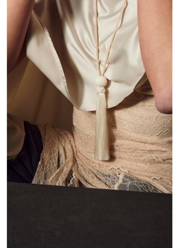 MIA TASSLE NECKLACE BONE BOW19