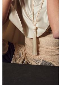 MIA TASSLE NECKLACE BONE BOW19