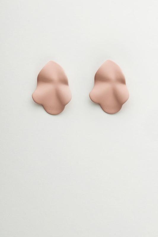 LIP EARRINGS SMALL LIGHT PINK BOW19