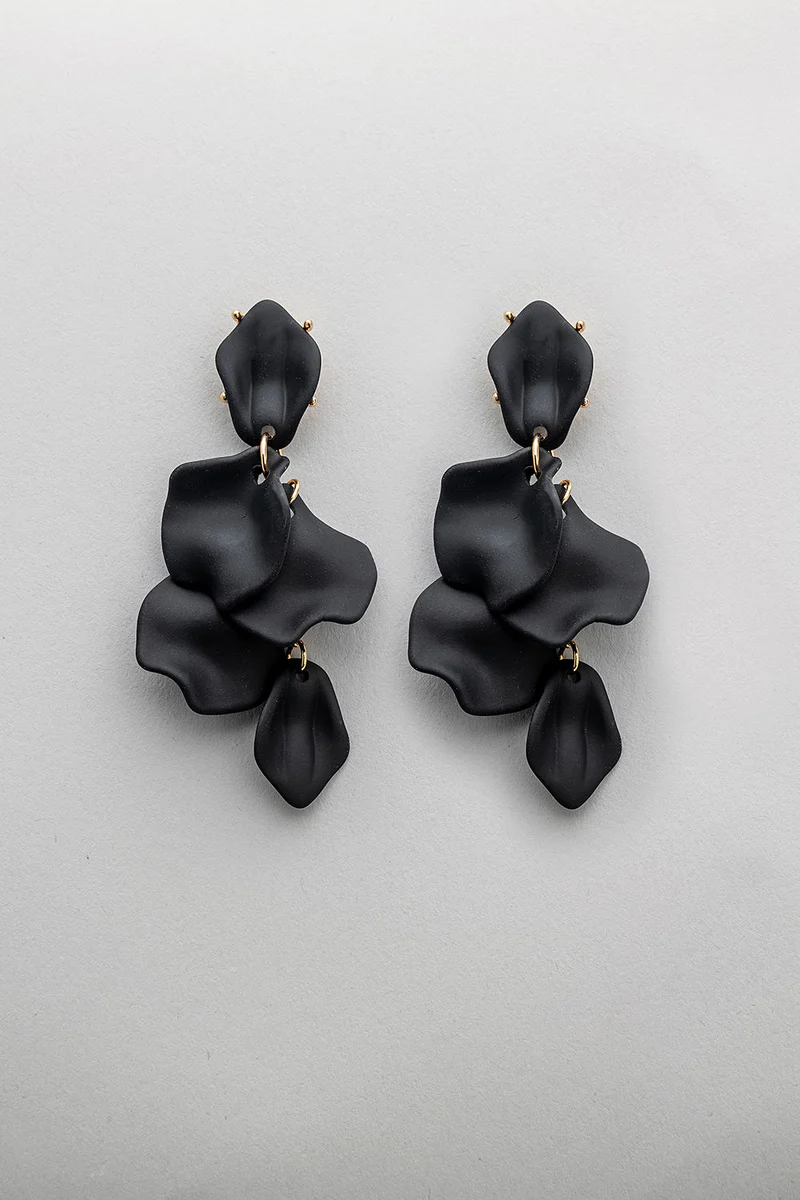 LEAF EARRINGS BLACK MAT 4 LEAVES BOW19