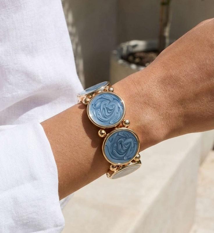 AVA PEARL ELASTIC BRACELET GOLD W PEARL DENIM BLUE BOW19