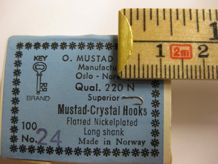 Mustad 220 No 24 Crystal