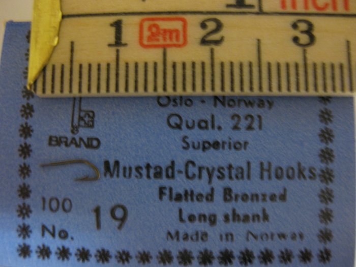 Mustad 221 No.19 Crystal