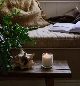 Doftljus och Massageljus Amber & Tonkabean