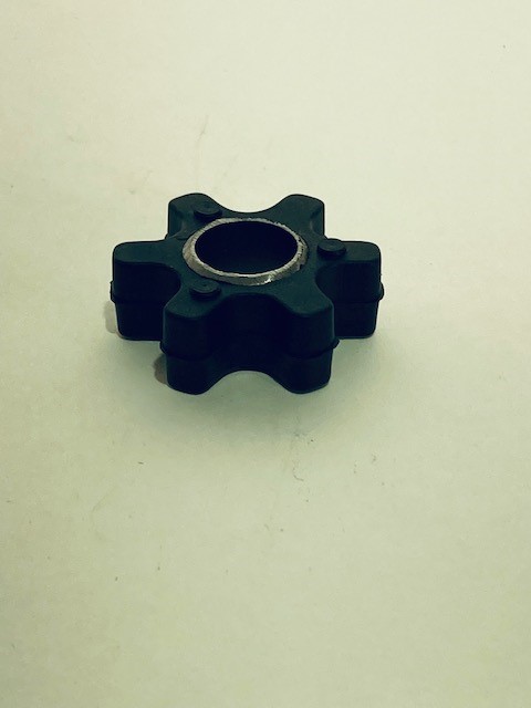 Gummidel axelkoppling mellan motor och pump