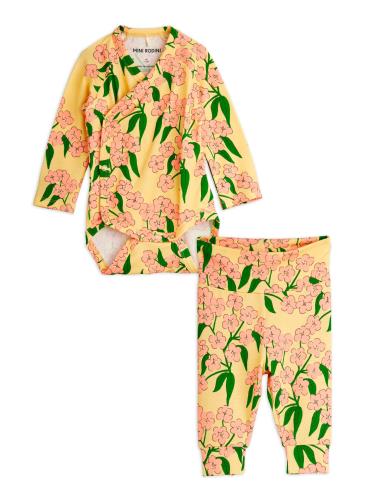 Alpine flowers set för nyfödd