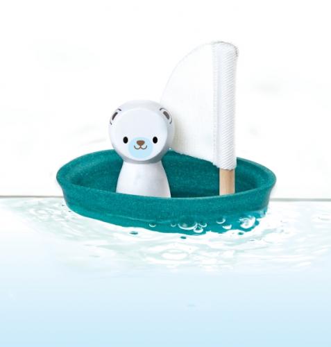 Sailing boat polar bear