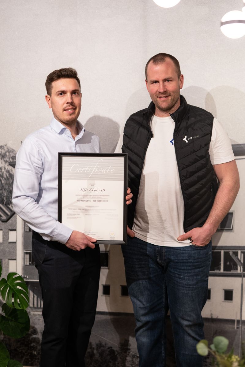 KSB tar emot sitt ISO-certifikat