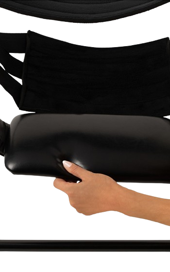 Fristående sexgunga av robust stålkonstruktion, som tål 125 kg.