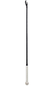62 cm lång hästpiska med snygga detaljer, hård men böjbar.