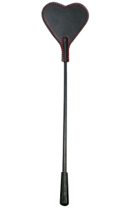 Klassiskt ridspö som är lite kortare med ett hjärta i toppen.